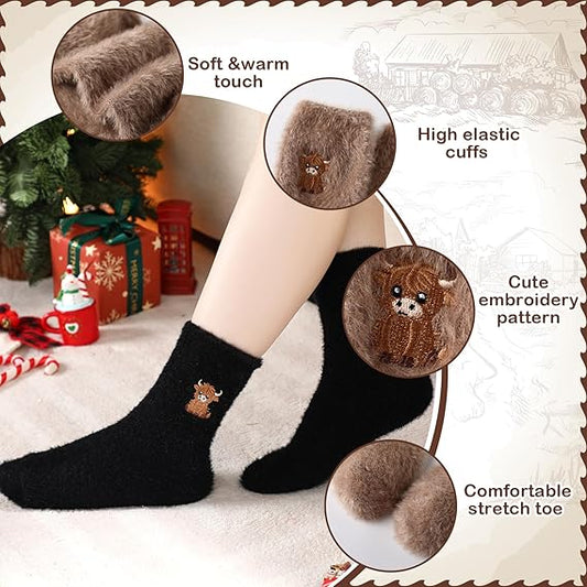 🎁Neujahrs-Sonderangebot für 9,99 £!!⚡1 kaufen, 3 Paar erhalten⚡Über 50.000 verkauft!💖Kuschelige, warme Plüschsocken für Damen mit niedlicher Highland-Cow-Stickerei